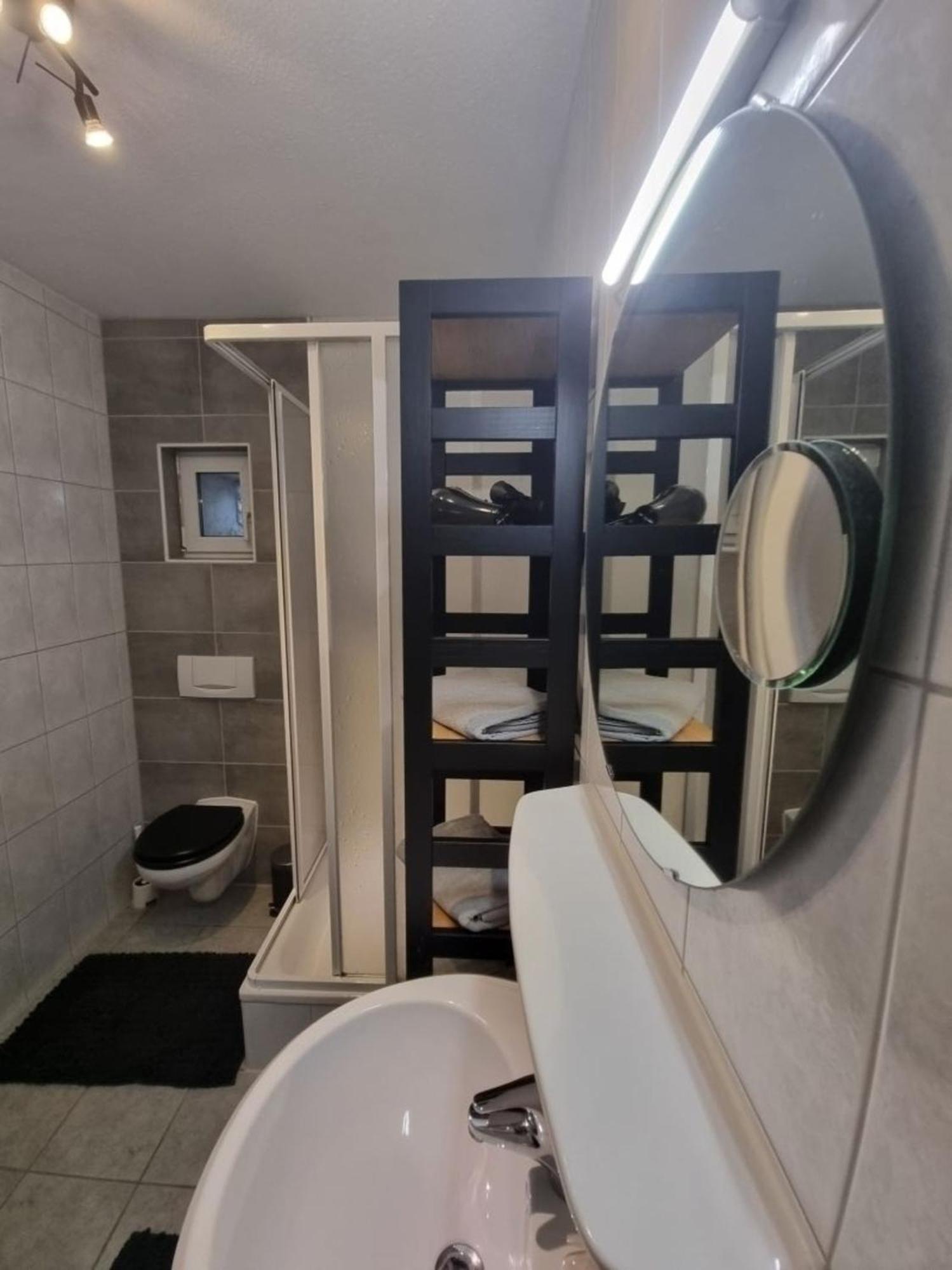 Retroversum Themen-Ferienwohnung Bad Oeynhausen Esterno foto